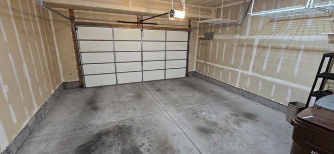 Building Photo - Pet Friendly Beautiful 3 Bed 3.5 Bath in R...
