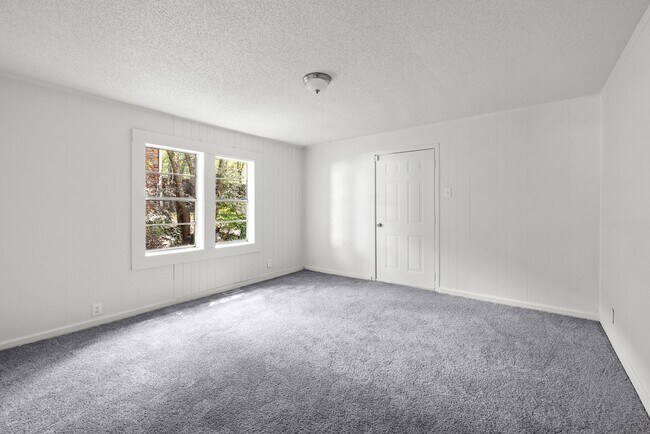 Building Photo - Beautiful Fully Renovated Midfield Home