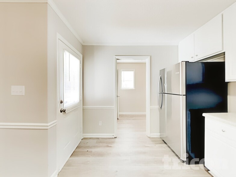 Building Photo - 417 Westonridge Run
