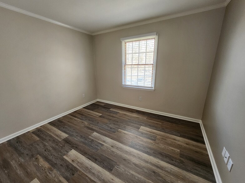 Building Photo - 860 Beaglin Park Dr