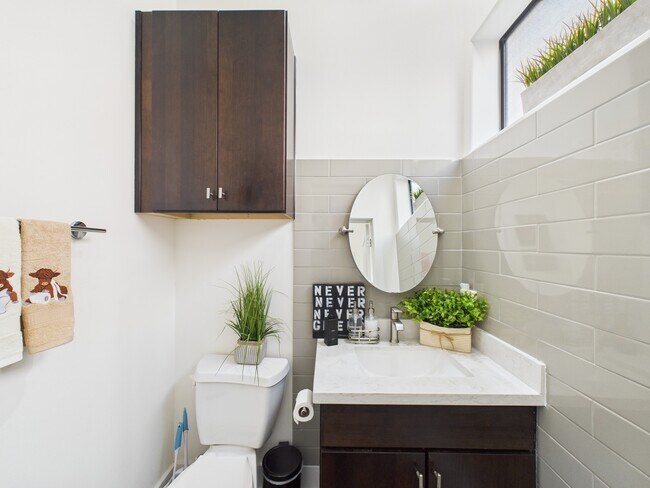 Building Photo - 1404 Spring St