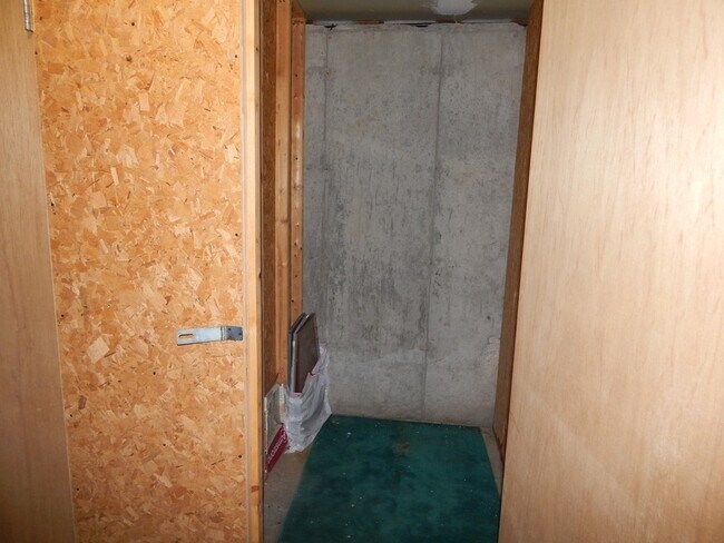 Building Photo - 340 Sunderland Rd