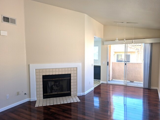 Building Photo - 18842 Vista Del Canon