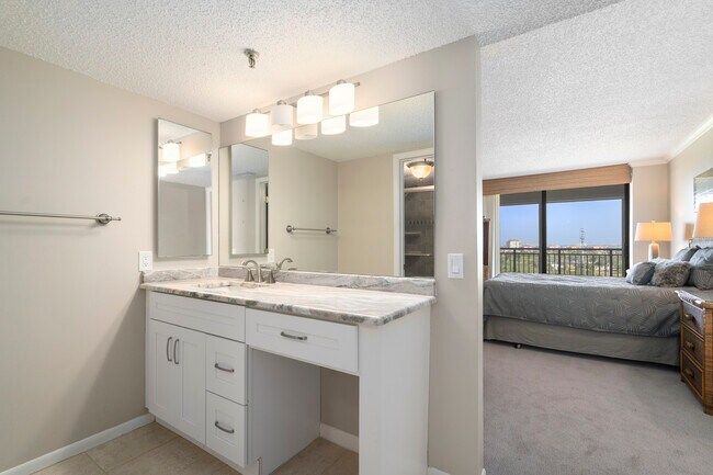 Building Photo - 6372 Palma Del Mar Blvd S