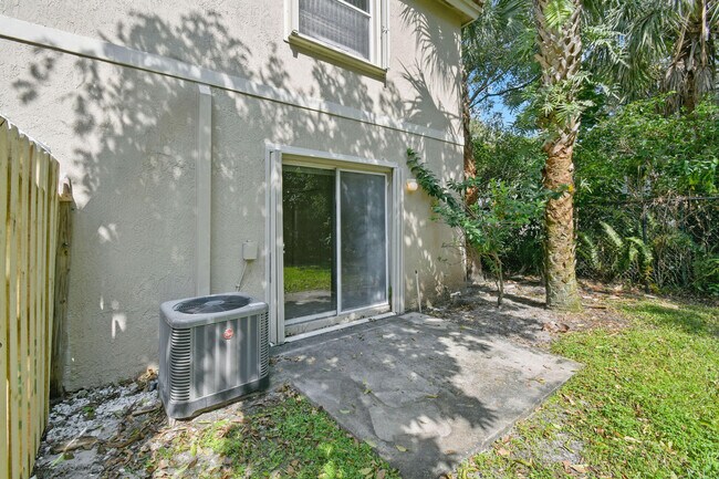 Building Photo - 954 Summit Lake Dr