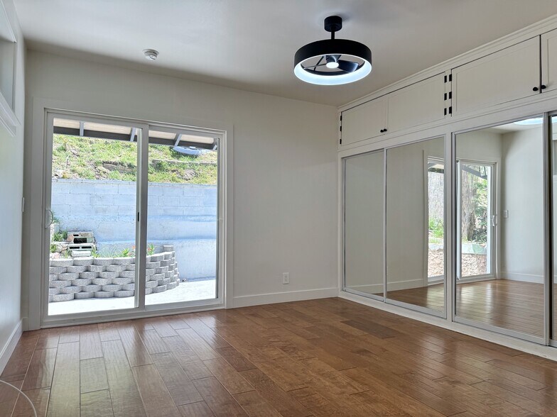 Building Photo - 3319 Primera Ave