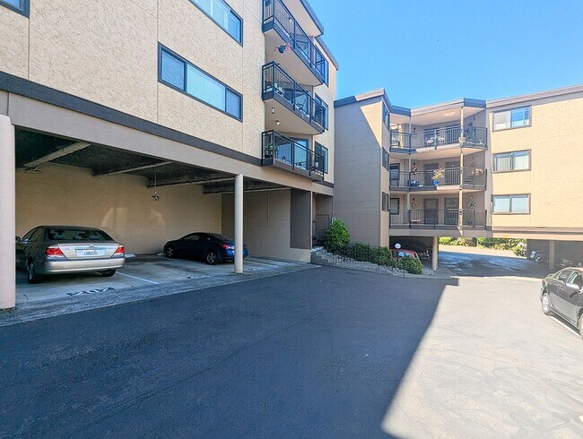 Building Photo - 1bd/1ba Edmonds Condo