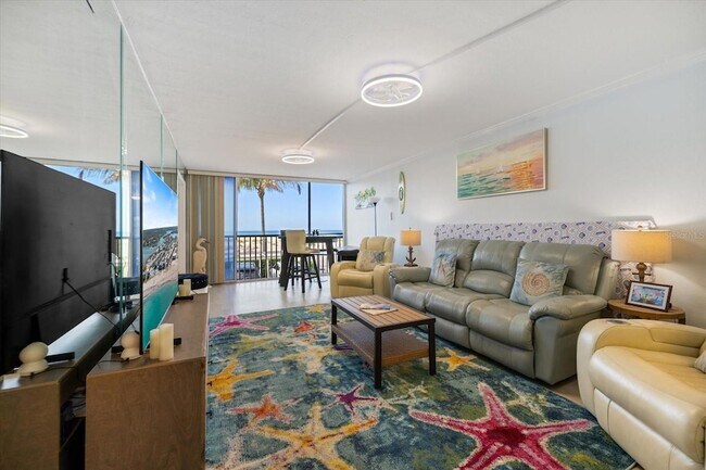 Building Photo - 1400 Tarpon Center Dr