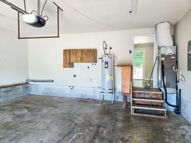 Building Photo - 5245 Lone Oak Rd SE