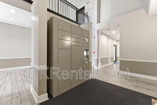 Building Photo - 220 Renaissance Pkwy NE