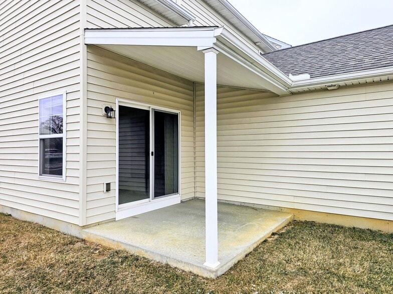 Building Photo - 24 Howard Dr