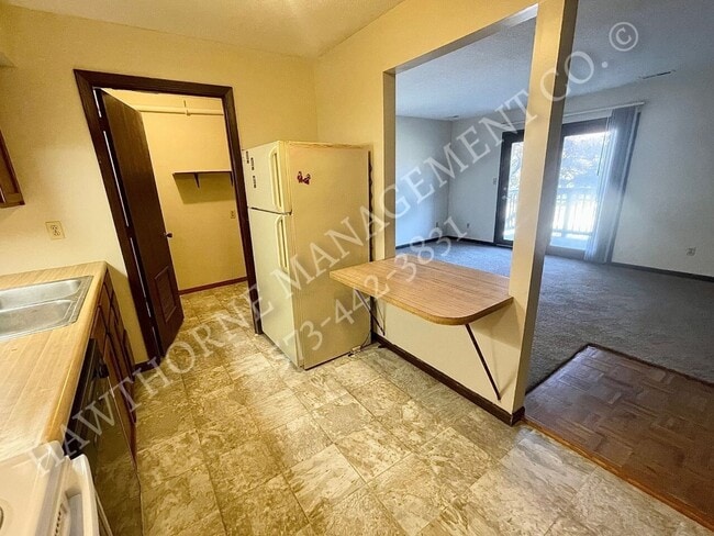 Building Photo - 2 Bedroom Condo in Rear of Complex