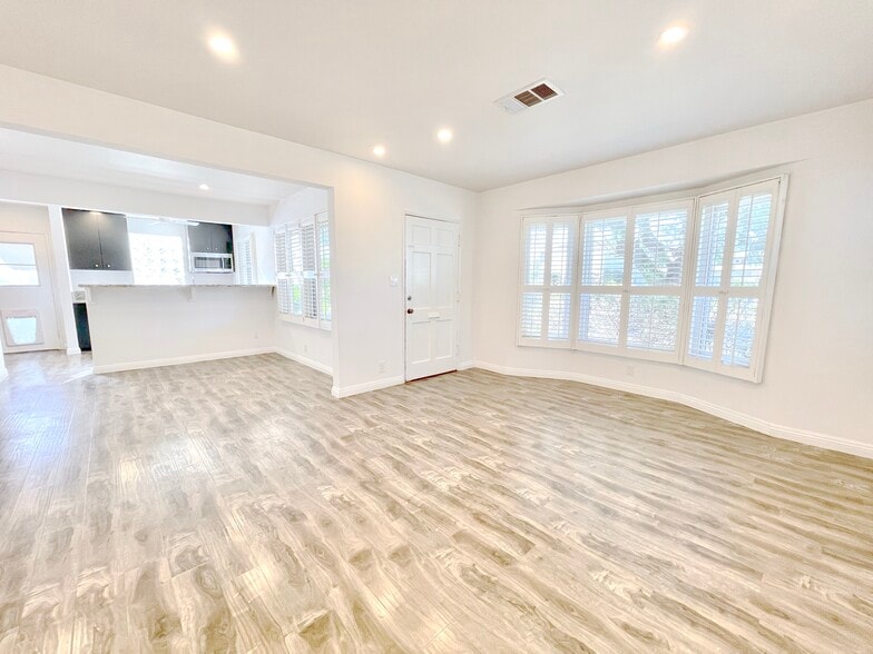 Building Photo - 11914 Ocean Park Blvd