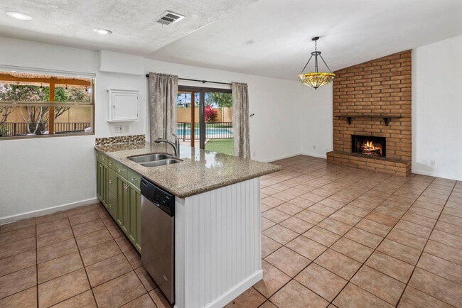 Building Photo - 10625 E Becker Ln