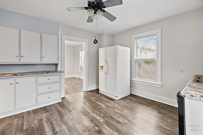 Building Photo - 415 Dean St