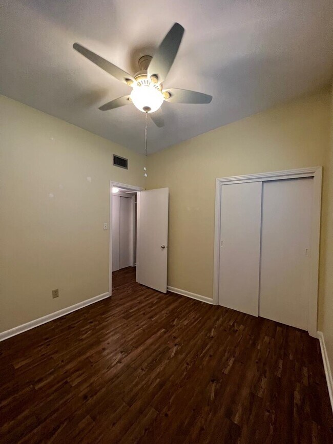 Building Photo - 2002 Chowkeebin Nene