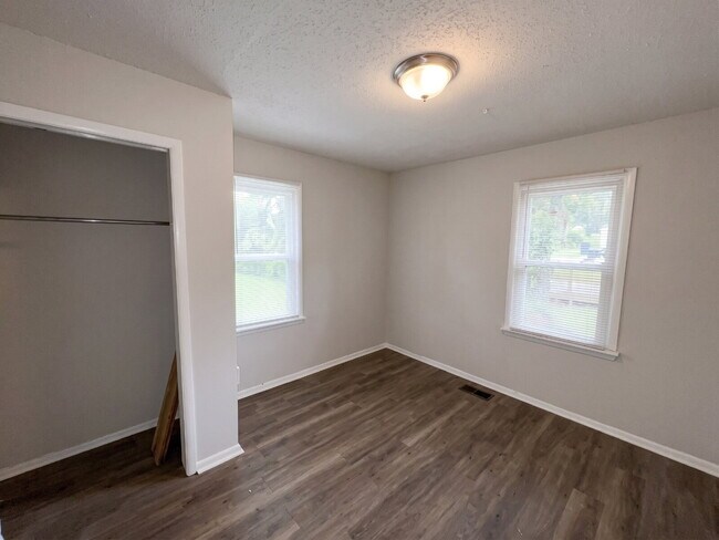 Building Photo - 9434 Bristol Ave