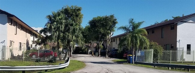 Building Photo - 13881 NE 2nd Ct