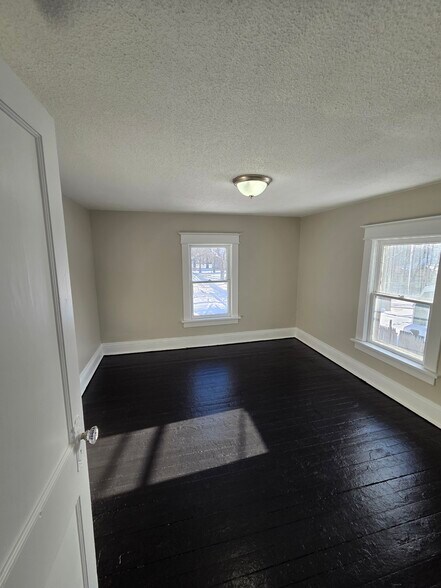 Building Photo - 293 Mason Ave