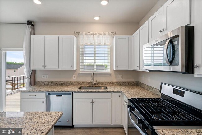 Building Photo - 35418 River Bend Dr