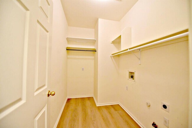 Building Photo - 4220 N Summercrest Loop