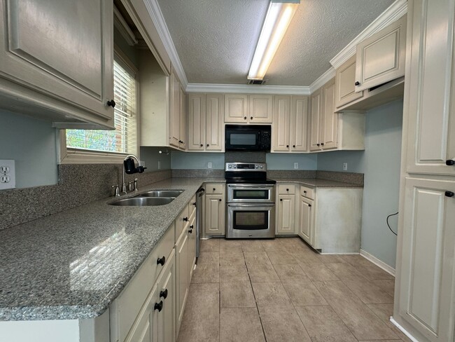 Building Photo - 1215 Arbor Hill Dr