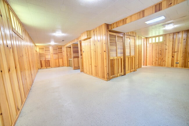 Building Photo - 9135 Mason Ave