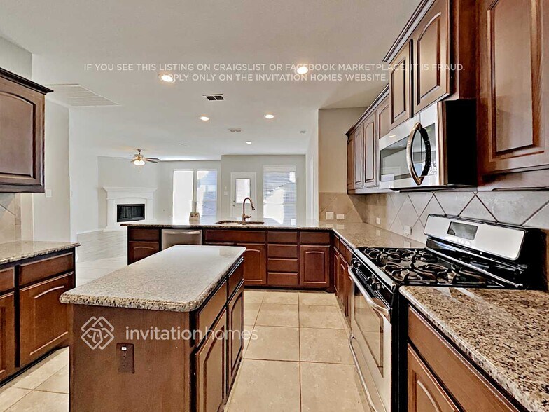 Building Photo - 15704 Barton Ridge Dr