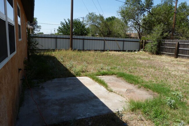 Building Photo - 3 bedroom 1 bath home.