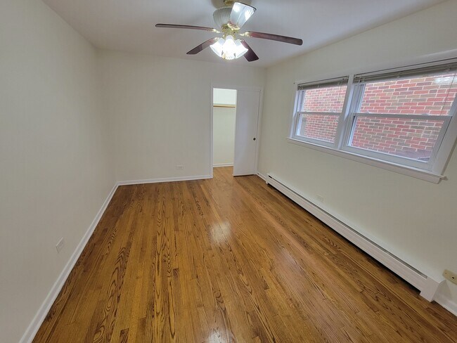 Building Photo - 5809 N Whipple St