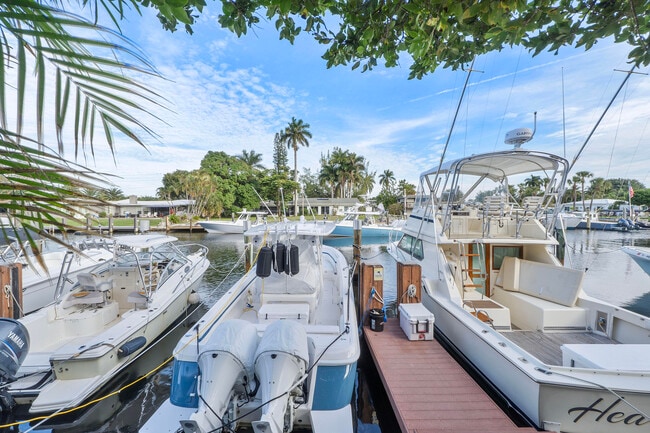 Building Photo - 2725 NE 15th St