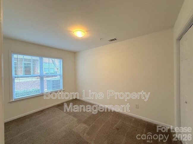 Building Photo - 675 Raya Ct