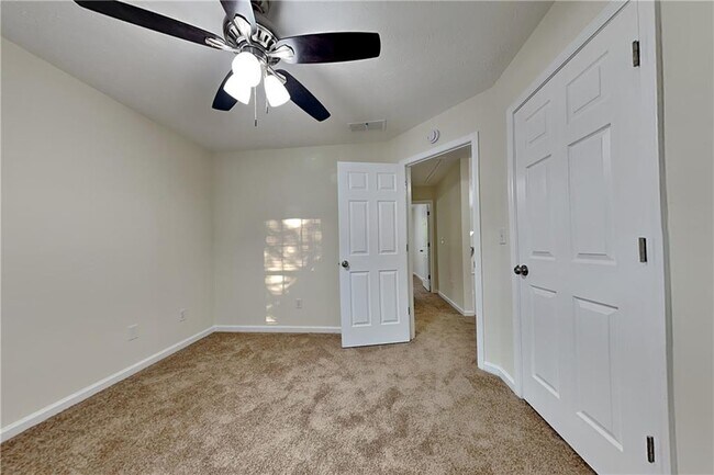 Building Photo - 1595 Stephens Pond View