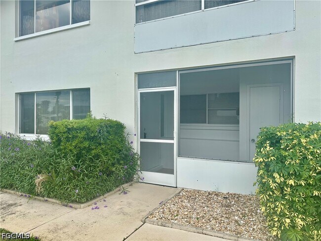 Building Photo - 4802 Tudor Dr
