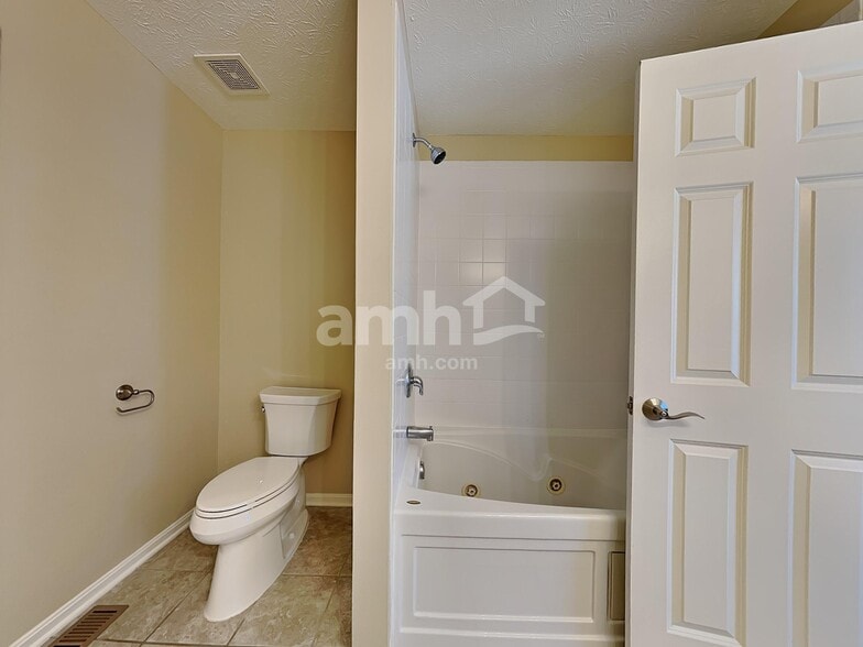 Building Photo - 9766 Soaring Breezes