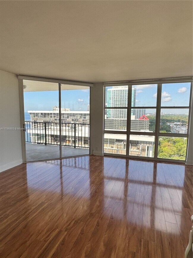 Building Photo - 1901 Brickell Ave