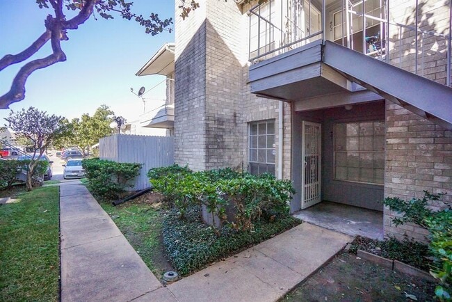 Primary Photo - 7400 Bellerive Dr