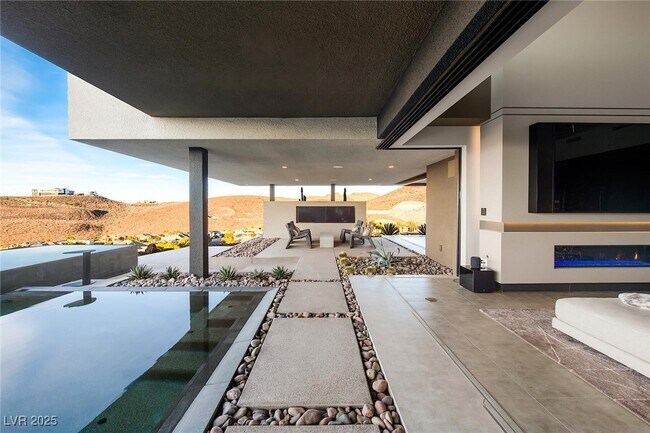 Building Photo - 810 Dragons Eye Dr