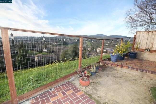 Building Photo - 243 Viewpoint Dr