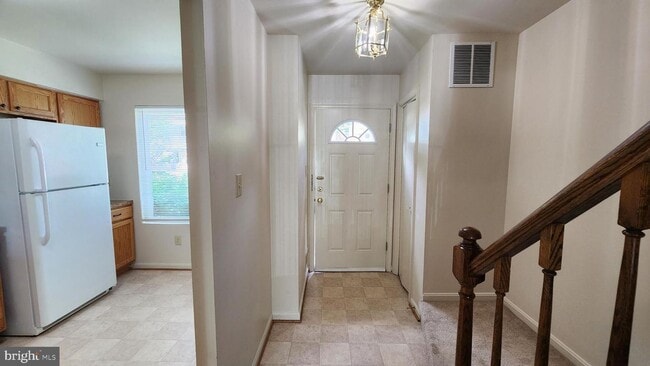 Building Photo - Arlington Townhouse With Attached Garage!