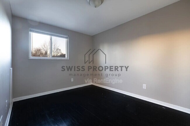 Building Photo - 892 N Meadows Ct