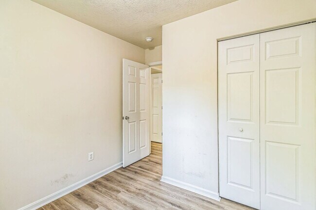 Building Photo - 4206 Drake Ct