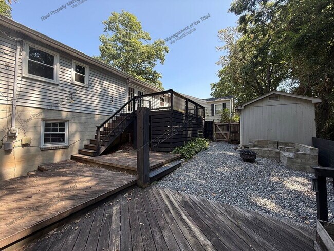 Building Photo - 2707 Stratford Dr