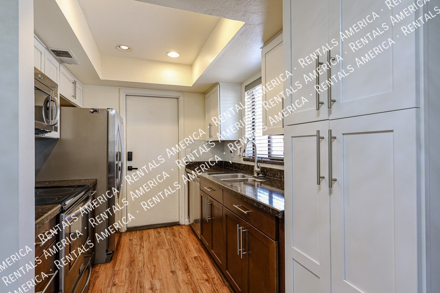 Building Photo - 2548 W Canyon Crest Cir
