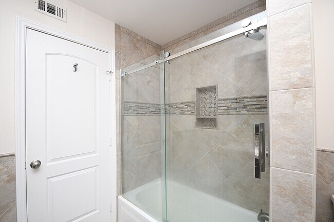 Building Photo - 13240 Trail Hollow Dr