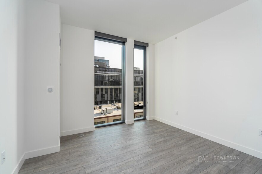 Building Photo - 823 W Madison St
