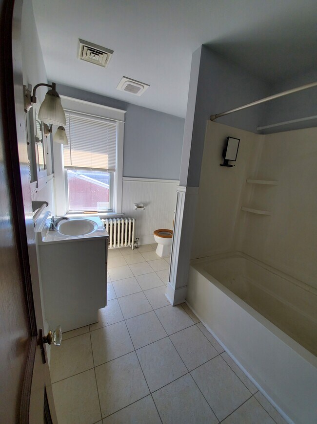 Building Photo - 745 Bosler Ave