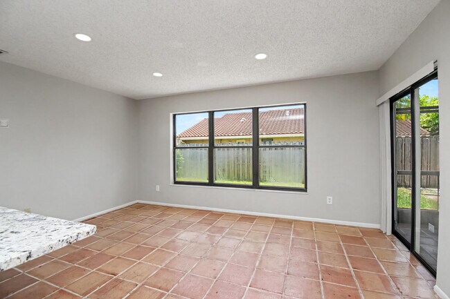 Building Photo - 7407 Silver Woods Ct