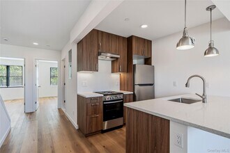 Building Photo - 62-45 60th Pl