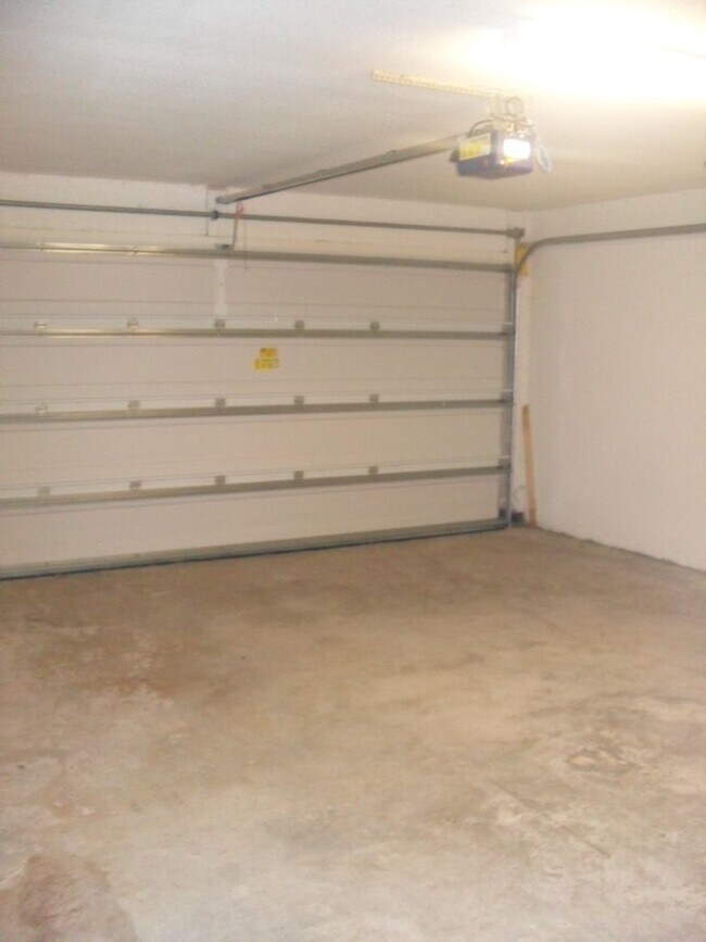 Building Photo - 1950-1952 Laverna Ave